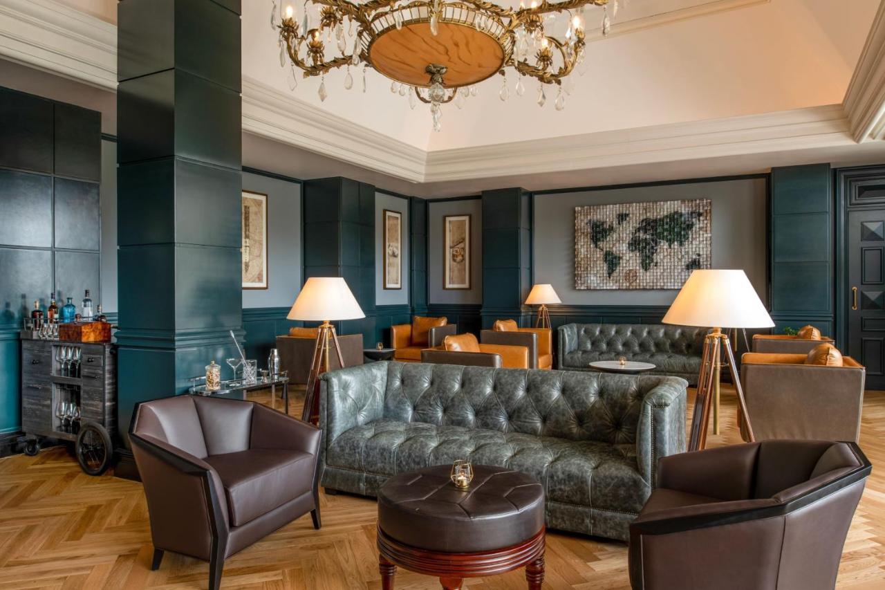 מלון The Ritz-Carlton, דוחה מראה חיצוני תמונה The Club Lounge at the airport