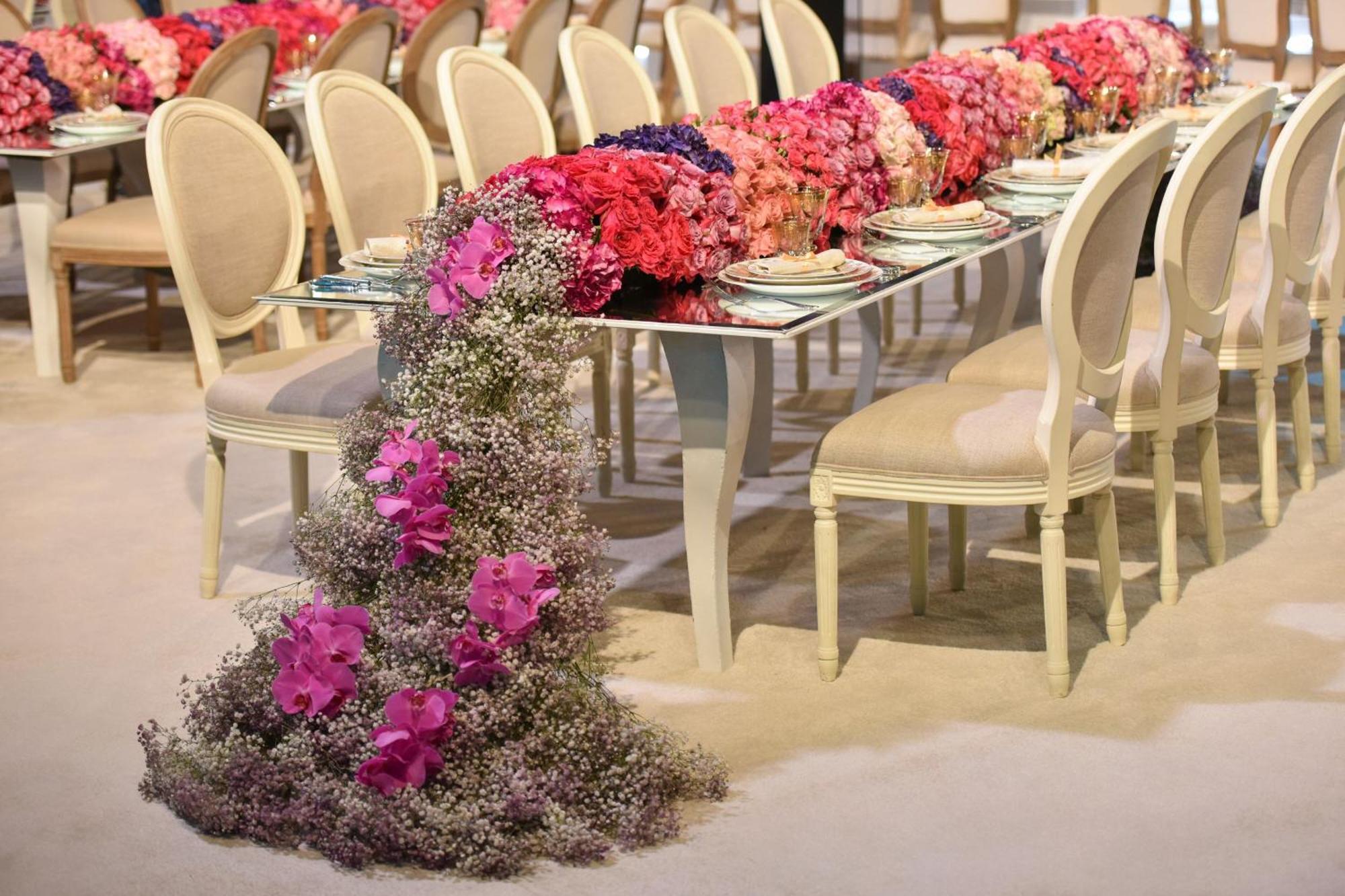 מלון The Ritz-Carlton, דוחה מראה חיצוני תמונה A table decorated with flowers