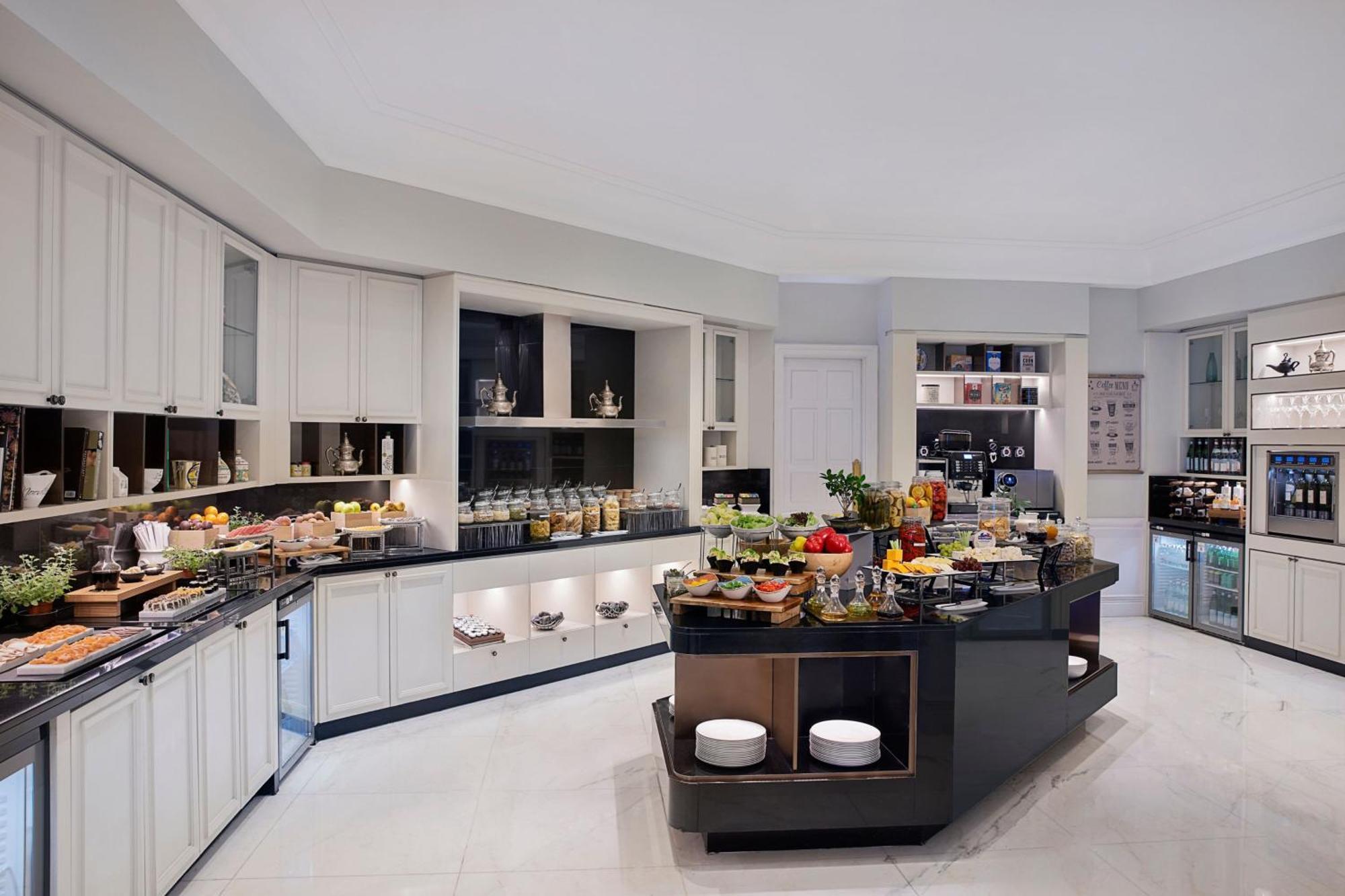 מלון The Ritz-Carlton, דוחה מראה חיצוני תמונה The kitchen at the Ritz-Carlton, Dubai