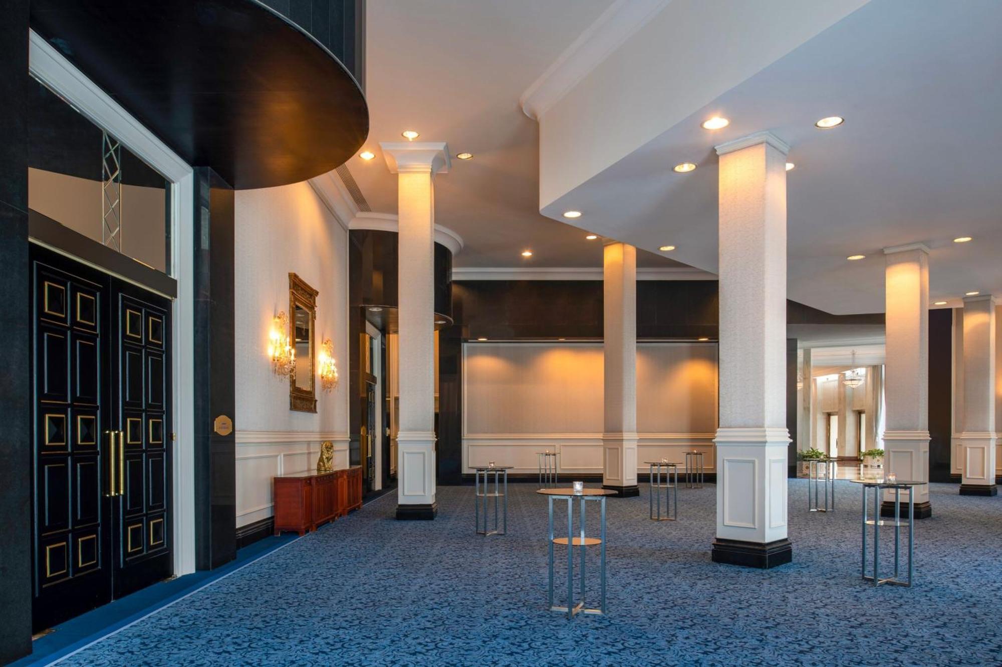 מלון The Ritz-Carlton, דוחה מראה חיצוני תמונה The foyer of the Berlinale Palast
