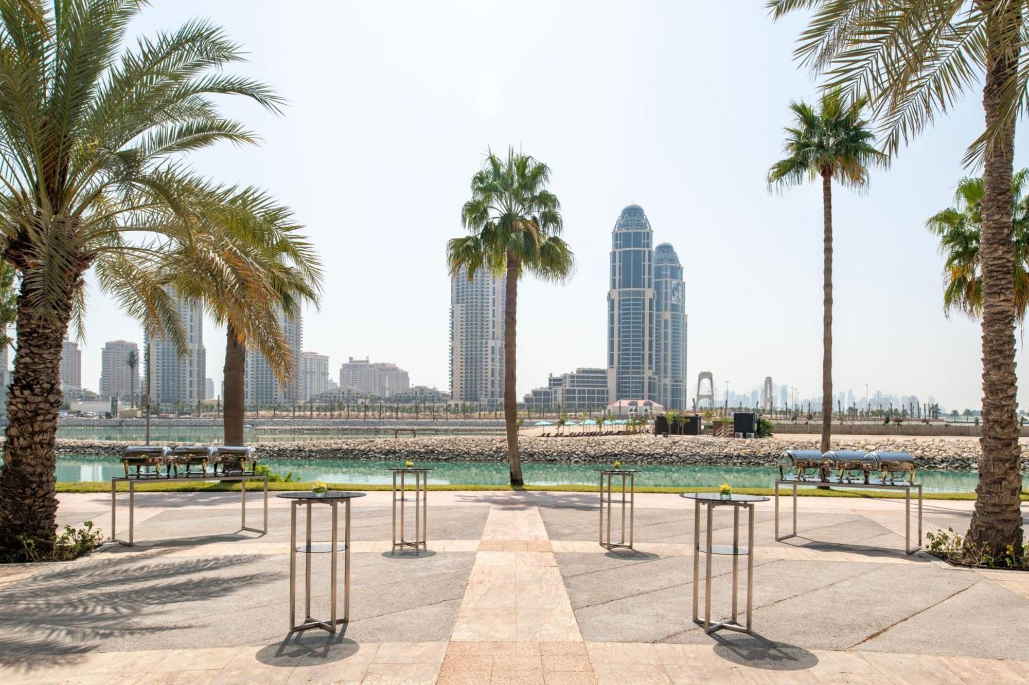 מלון The Ritz-Carlton, דוחה מראה חיצוני תמונה View of the Doha skyline from the museum
